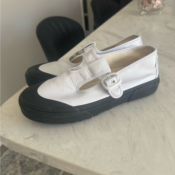 Vans Style 93 Mary Jane coated canvas shoes in the white and black size 7 - Picture 2 of 6